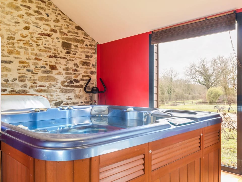 Gîte de Charme avec Cheminée et Spa en Campagne - FR-1-306-1333 House in Pays de la Loire