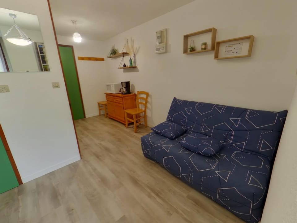 Appartement T2 aux Rousses avec Terrasse - FR-1-834-22 Apartment in Jura