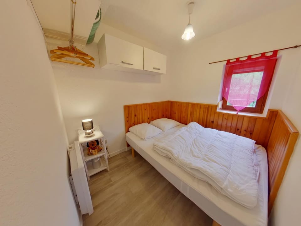 Appartement T2 aux Rousses avec Terrasse - FR-1-834-22 Apartment in Jura