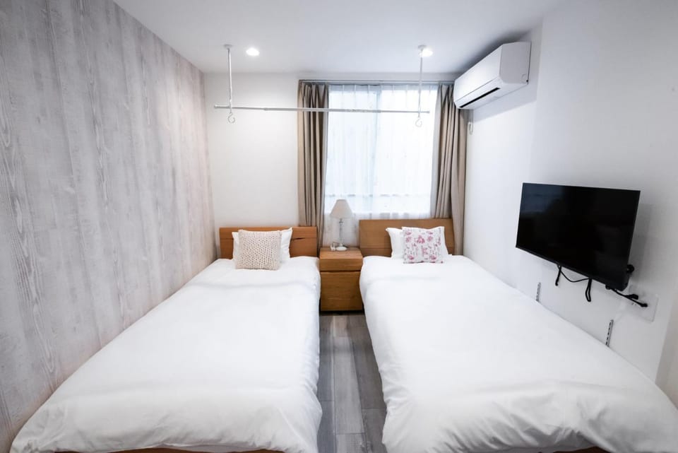 Bed, air conditioner