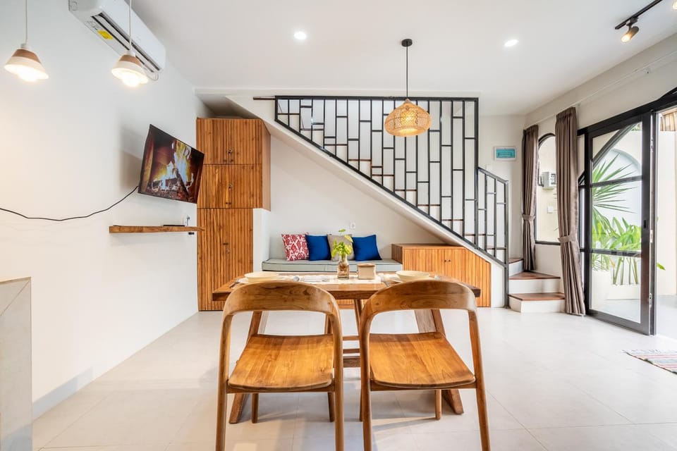 TV and multimedia, Seating area, Dining area, air conditioner