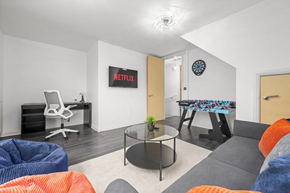 Communal lounge/ TV room, Game Room