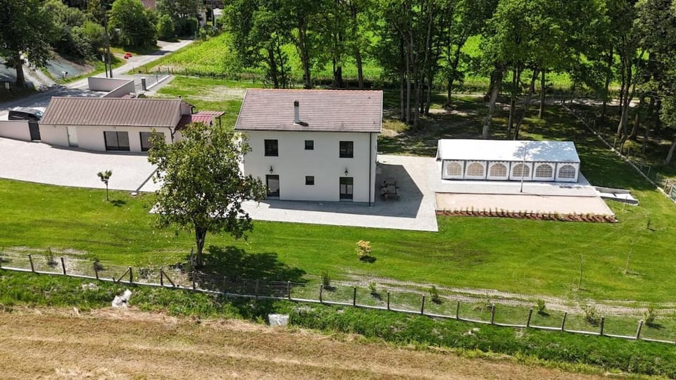 Domaine aux 64 chênes House in Nouvelle-Aquitaine