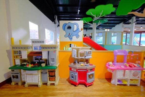 Children play ground, Breakfast