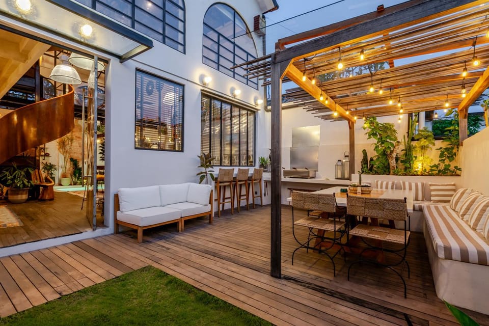 Property building, Balcony/Terrace, Seating area