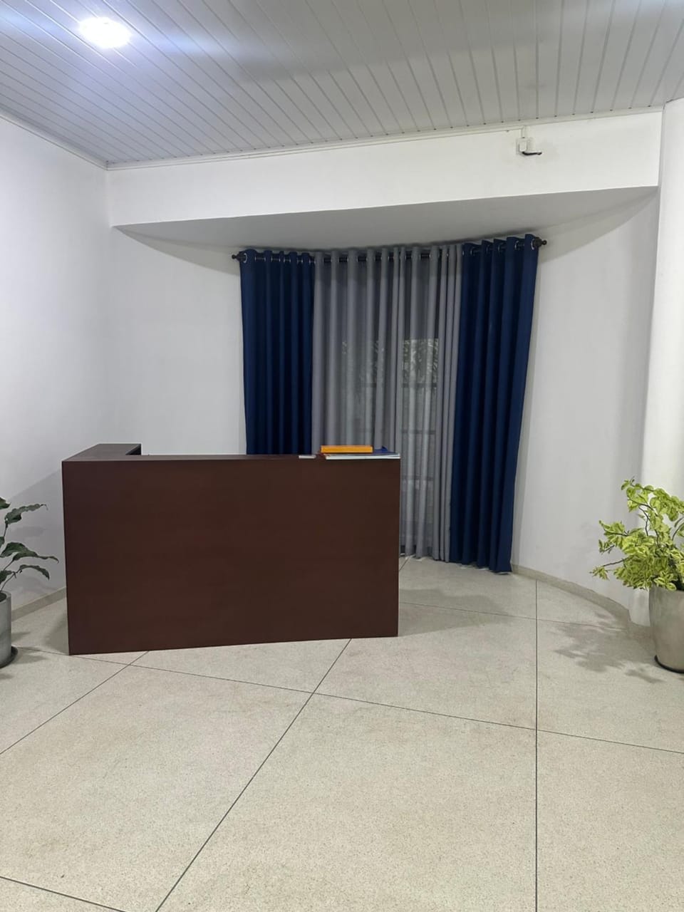 Solace More Hotel - Borella 2 Bed and Breakfast in Colombo