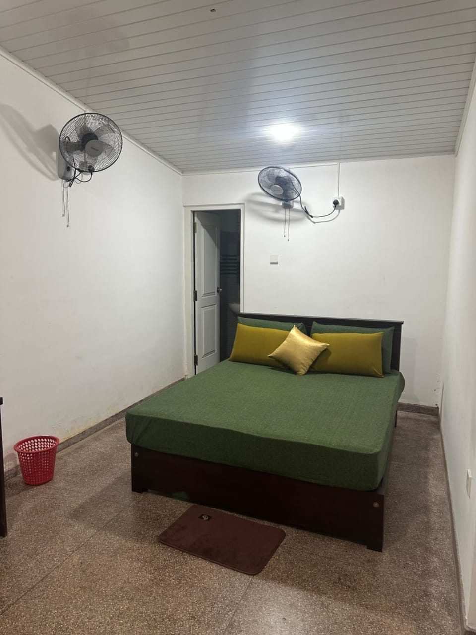 Solace More Hotel - Borella 2 Bed and Breakfast in Colombo