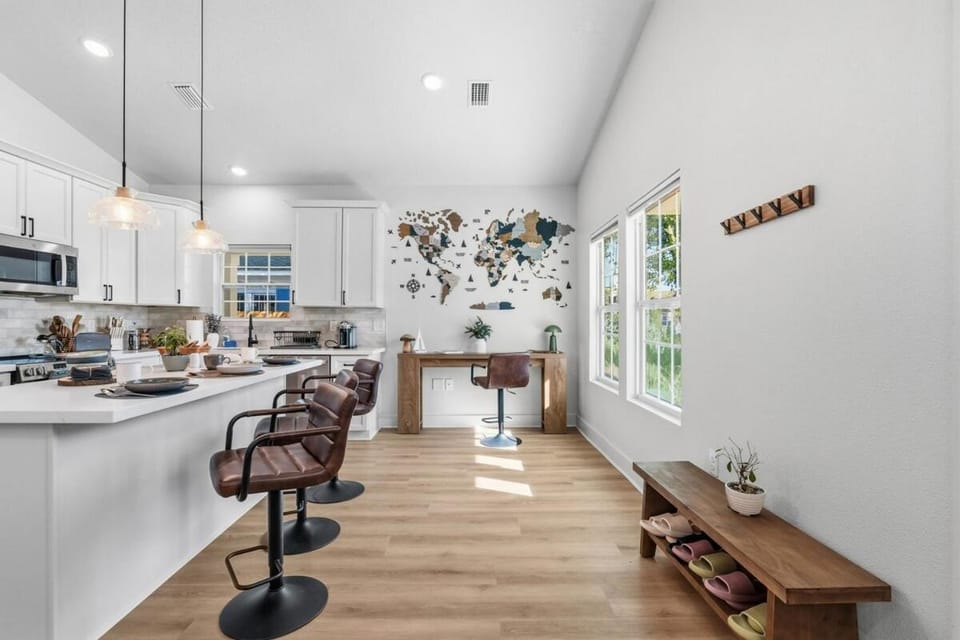 NEW-3 BEDROOM HOUSE - 5 mins from NAS , 7 mins Downtown, 15 mins From The Beaches House in Navy Point