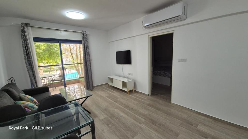 TV and multimedia, Living room, Seating area, Evening entertainment