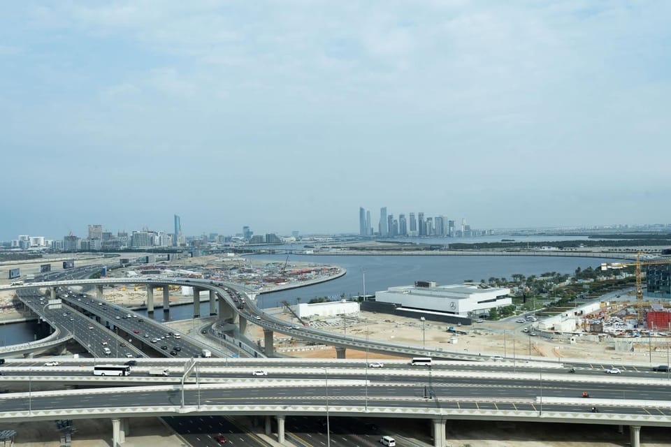 Free housekeeping visits during your stay - StayShort - Modern 1BR in Prime Business Bay 4 Guests Apartment in Dubai