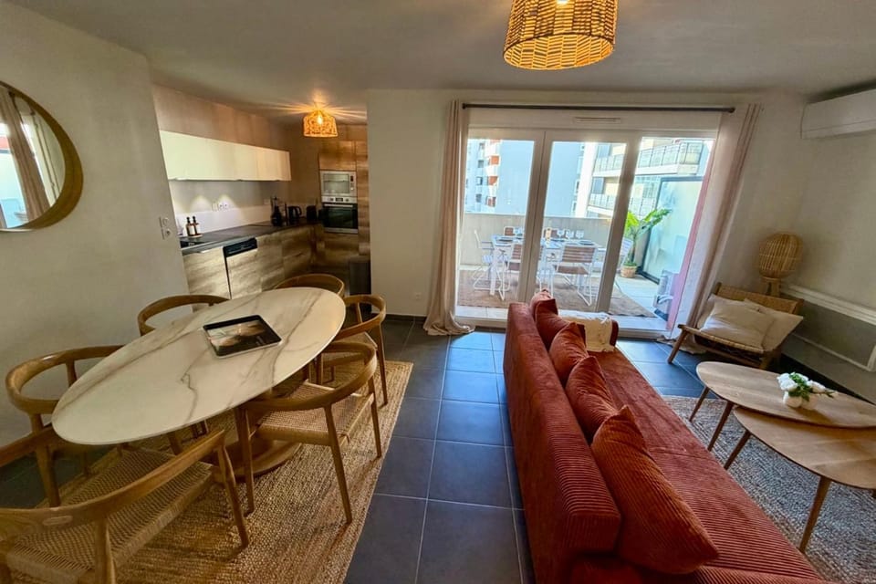 Modern 3-Bedroom Apartment for 7 with Terrace & Parking Beach 10min House in Le Lavandou