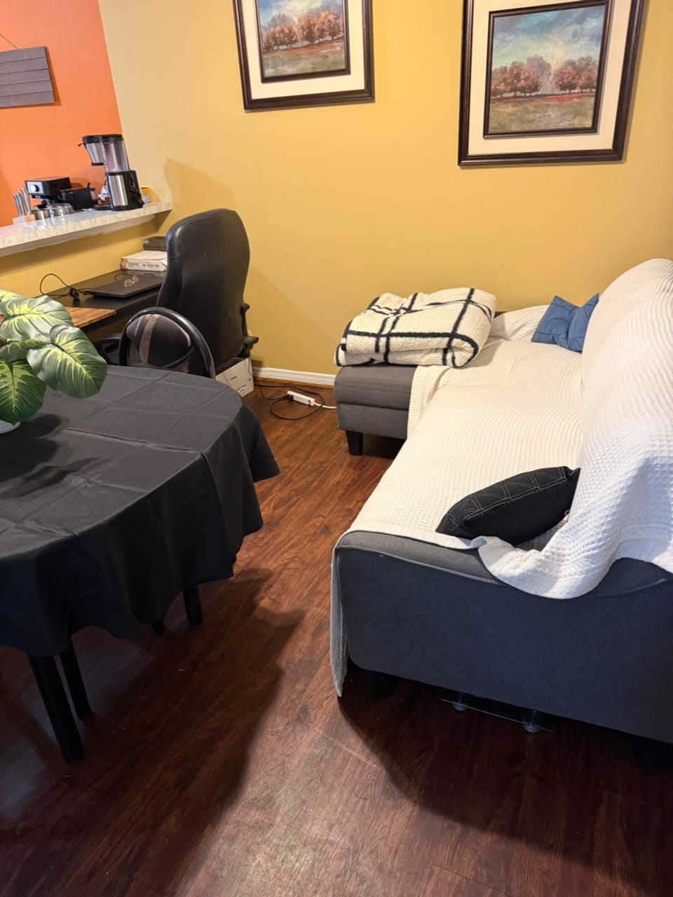 Living room, Dining area