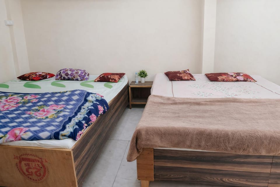 2BHK Bake Bihari Homestay Near Prem Mandir House in Uttar Pradesh