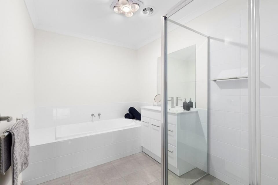 Stylish Newly Renovated Unit 7 Min From CBD House in Geelong