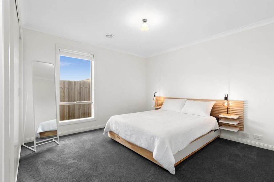 Stylish Newly Renovated Unit 7 Min From CBD House in Geelong