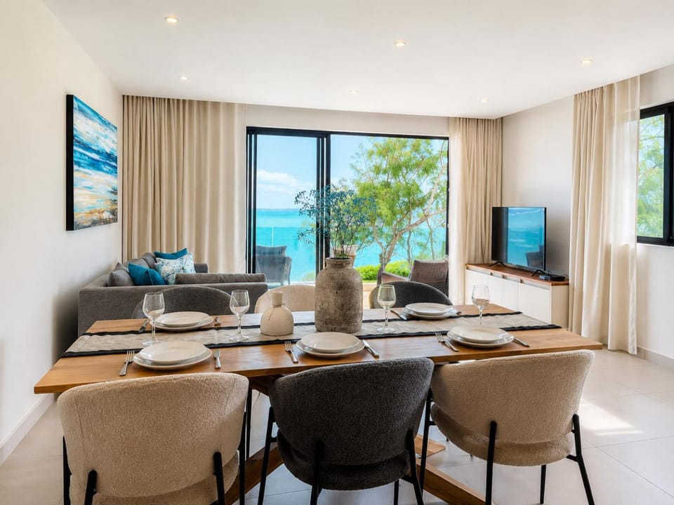 TV and multimedia, Living room, Seating area, Dining area