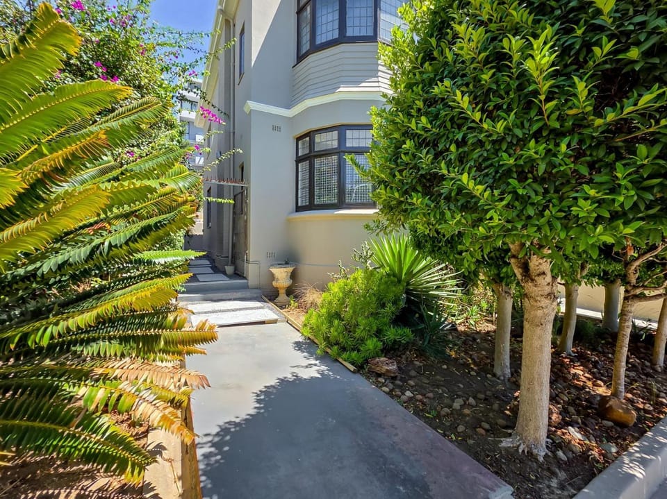 Green Point 3 Bedroom with Ensuites & Braai Apartment in Cape Town