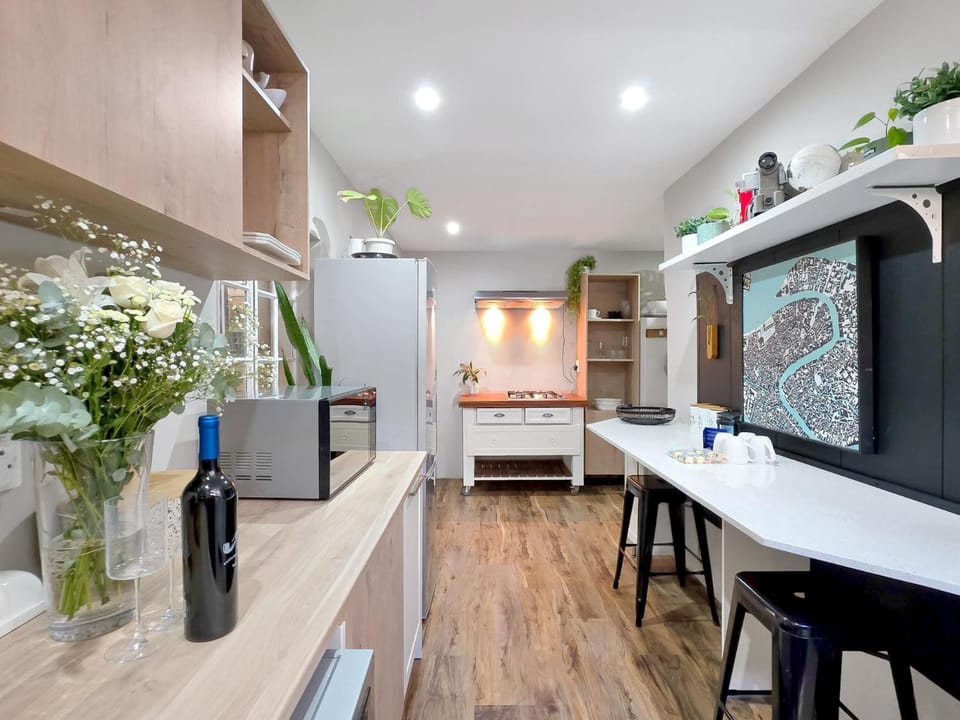 Green Point 3 Bedroom with Ensuites & Braai Apartment in Cape Town