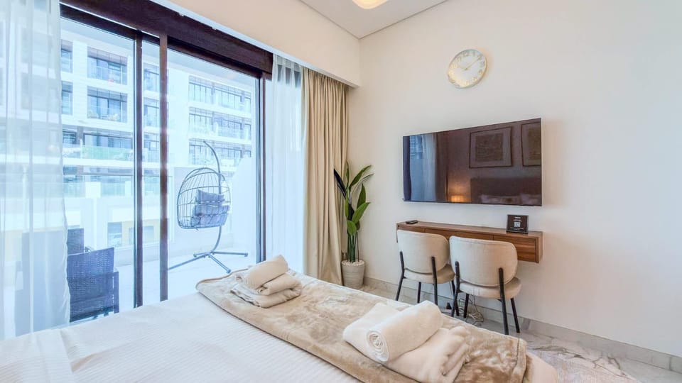 Bed, TV and multimedia, Bedroom, towels