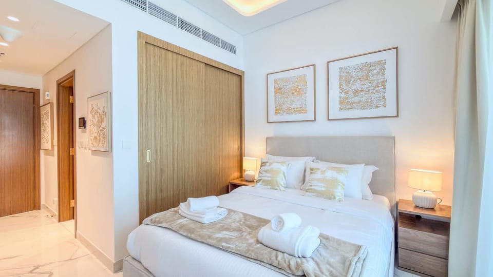 Bed, Bedroom, towels, wardrobe