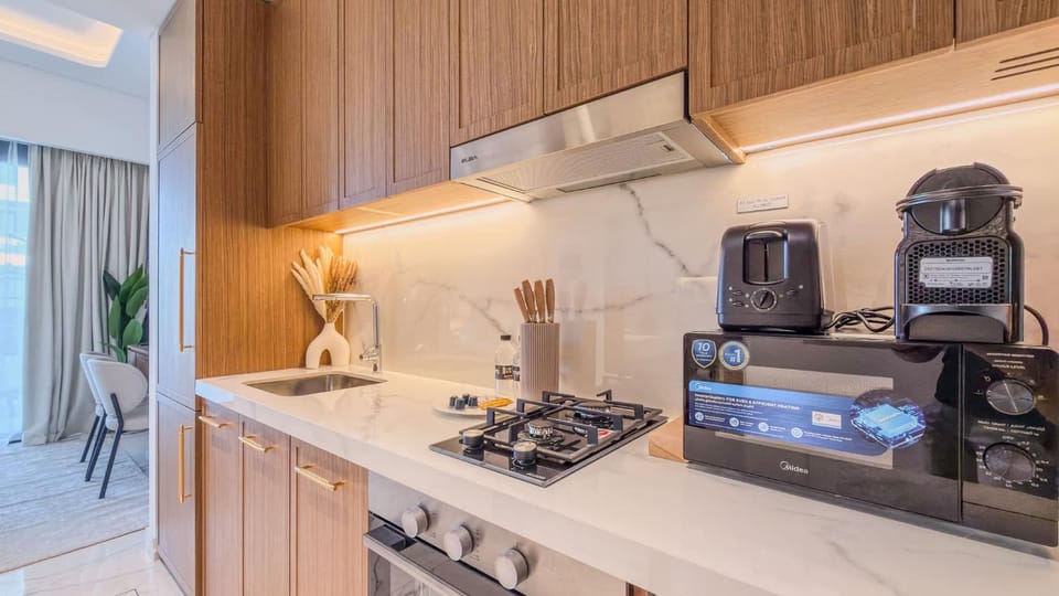 Coffee/tea facilities, Kitchen or kitchenette, stove