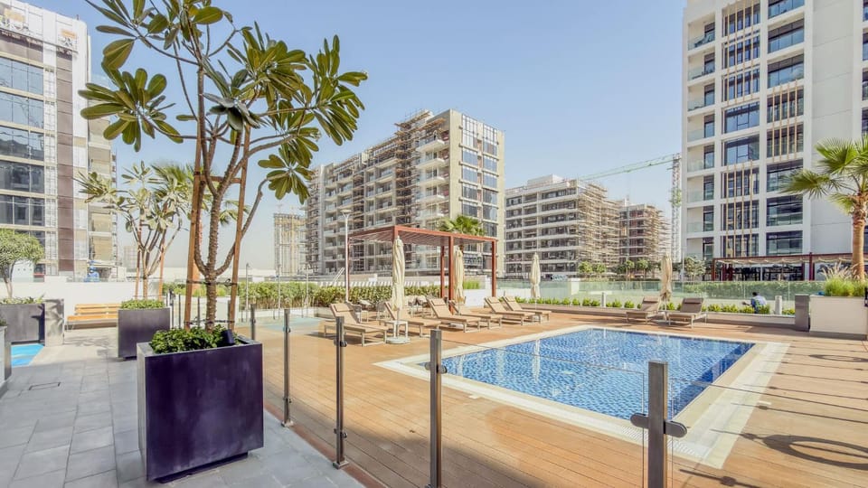 Property building, Pool view, Swimming pool, sunbed