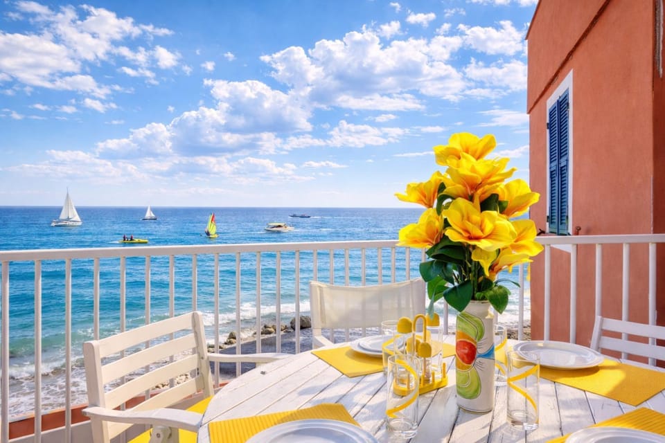 Alassio Lemon & Salt Seafront Apartment with Amazing Terrace - Prime Central Beach Location Apartment in Liguria