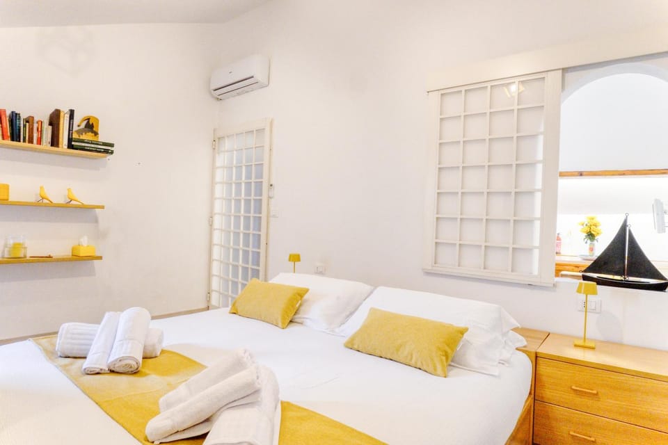 Alassio Lemon & Salt Seafront Apartment with Amazing Terrace - Prime Central Beach Location Apartment in Liguria