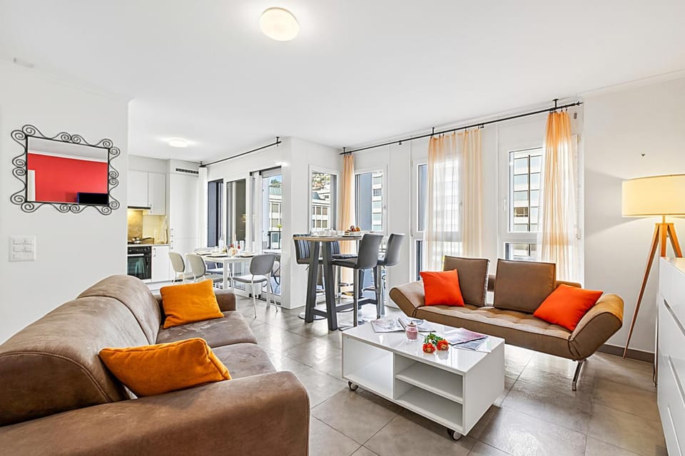 Living room, Dining area