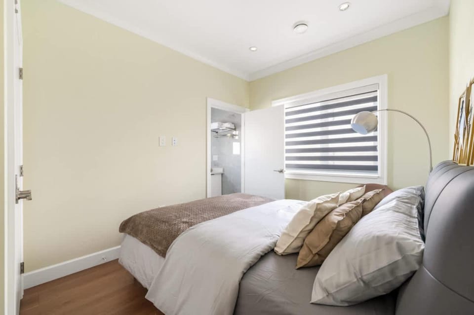 Modern Vancouver Private Room-15 Mins to Downtown Apartment in Vancouver