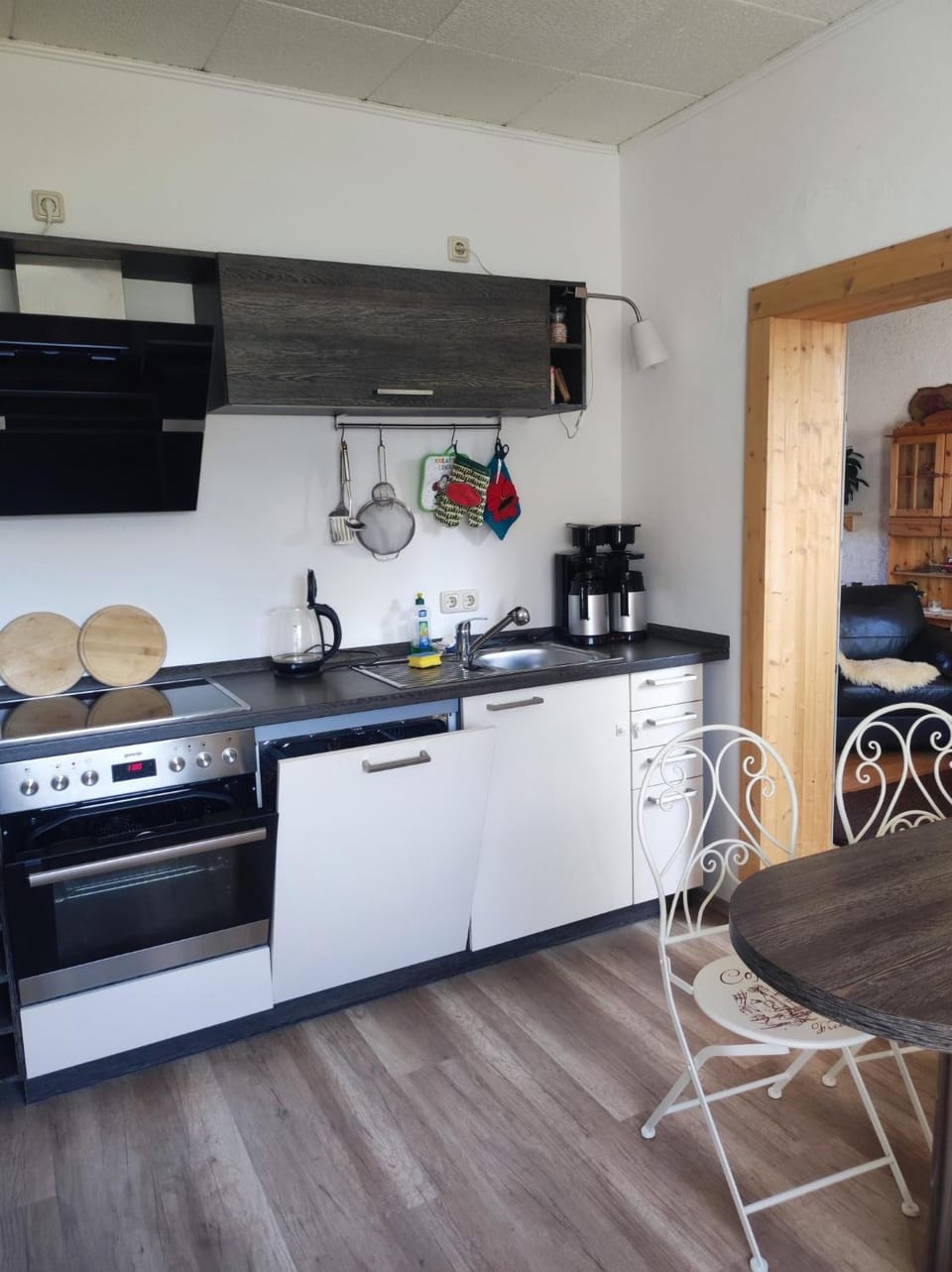 Dining area, kitchen