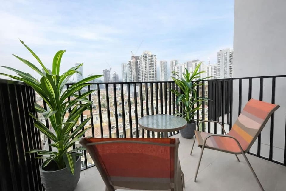 Premium Studio W Pool & Gym Binghatti Aurora Apartment in Dubai
