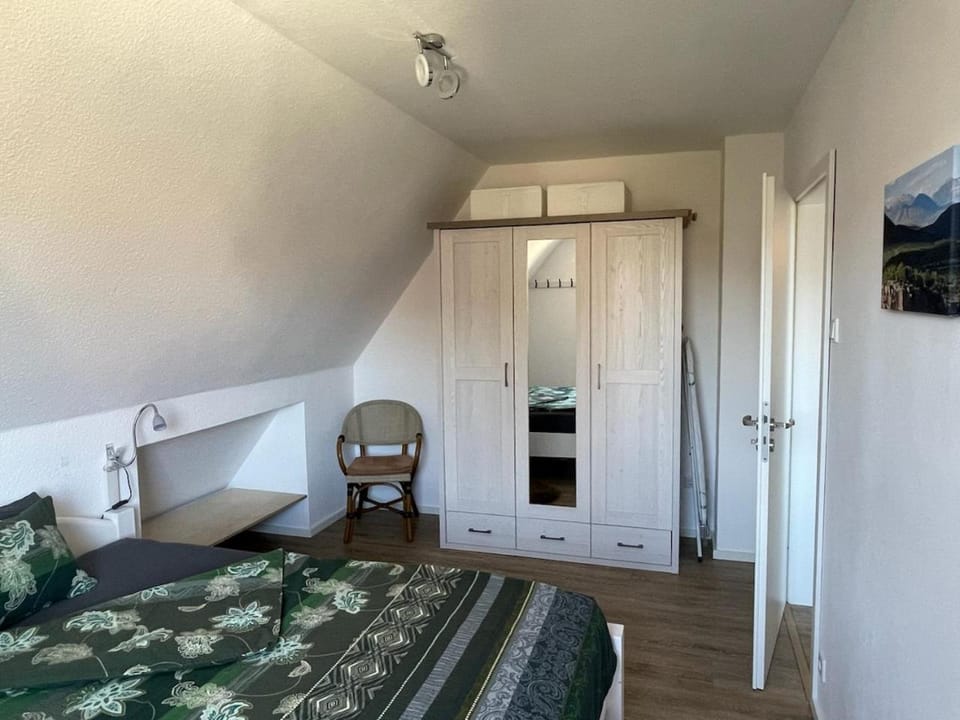 Bedroom, wardrobe