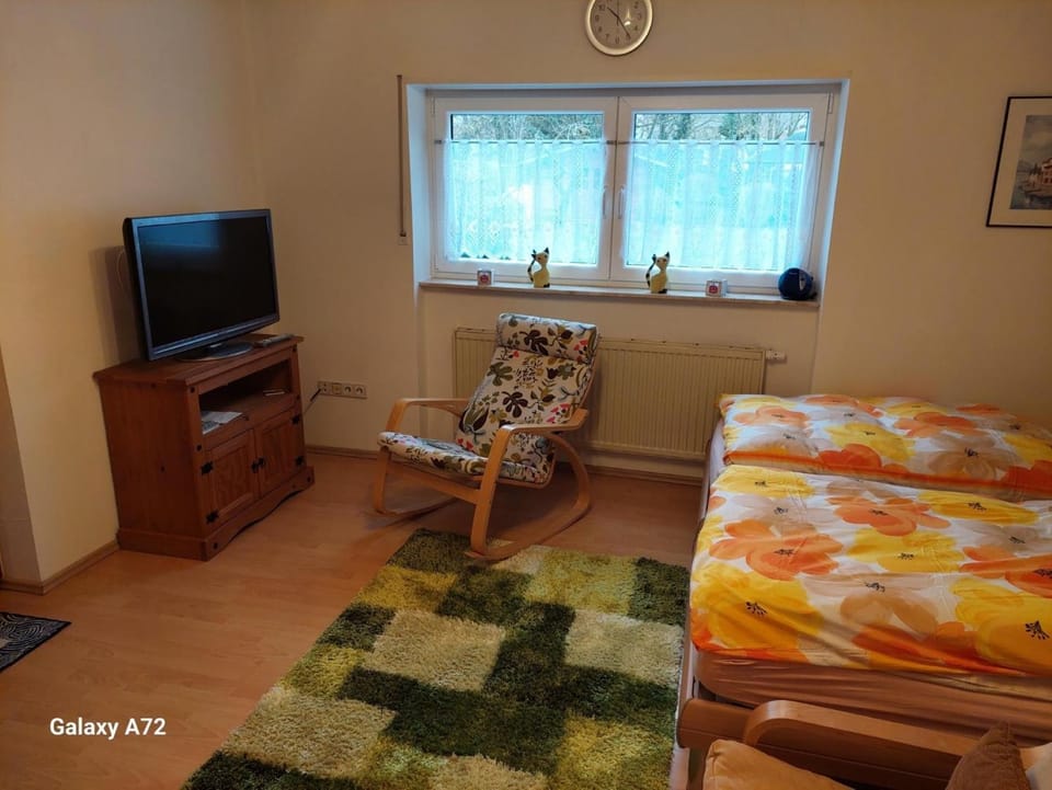 Bed, TV and multimedia, Photo of the whole room, Seating area