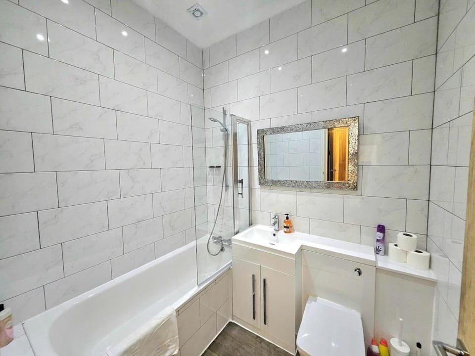 Bathroom, Bath, towels