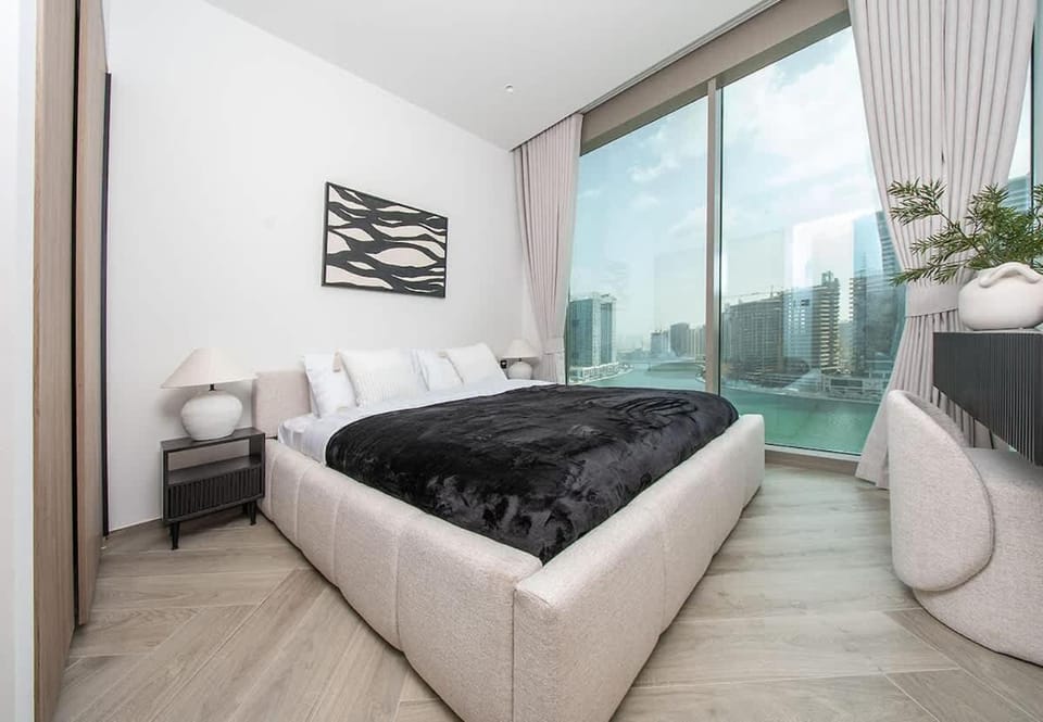 Stylish 1BR Apartment in Peninsula 3 with Stunning Canal View Apartment in Dubai