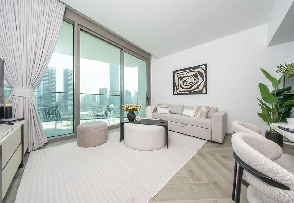 Stylish 1BR Apartment in Peninsula 3 with Stunning Canal View Apartment in Dubai