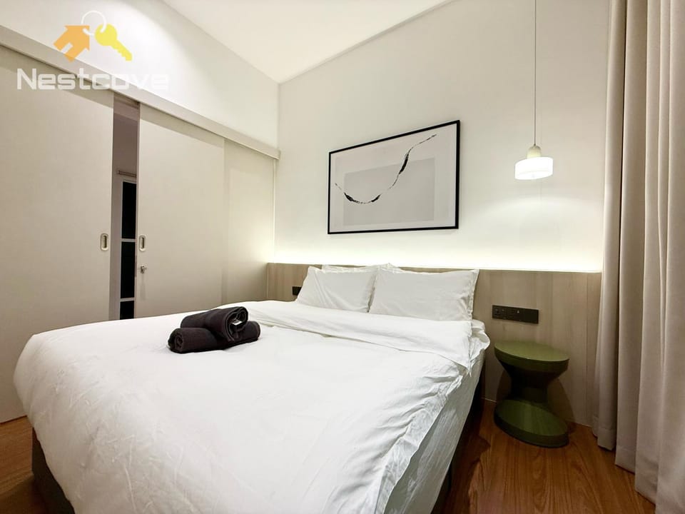 Bed, Photo of the whole room, Bedroom, towels