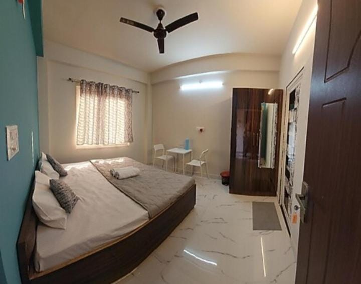 Bedroom, wardrobe, air conditioner