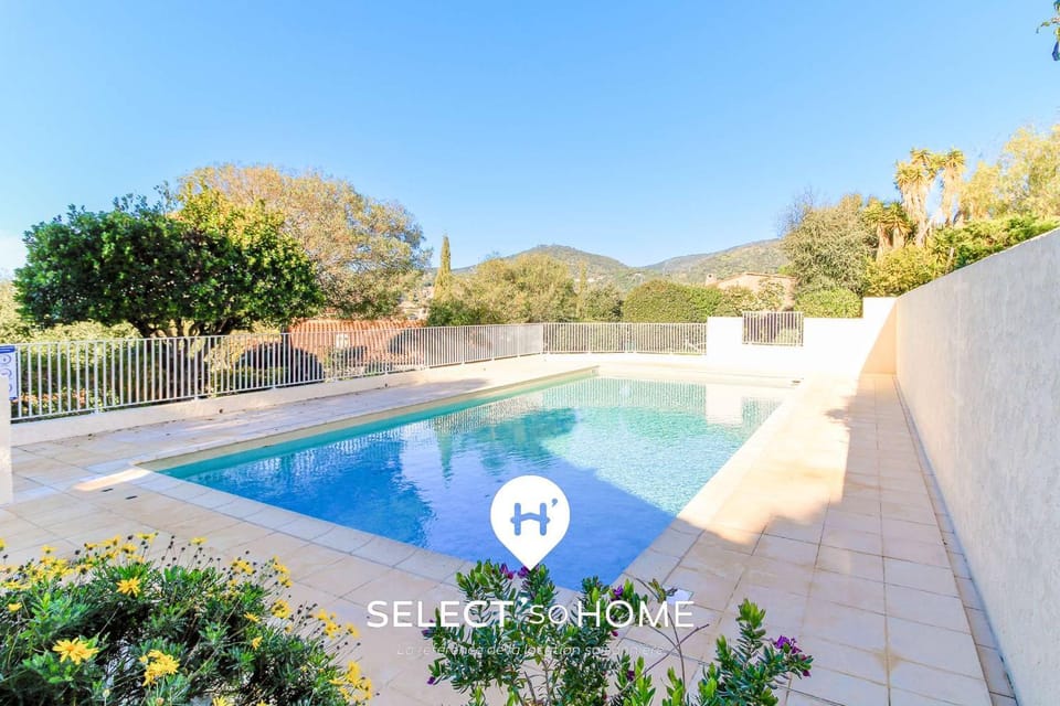 Day, Natural landscape, Pool view, Swimming pool