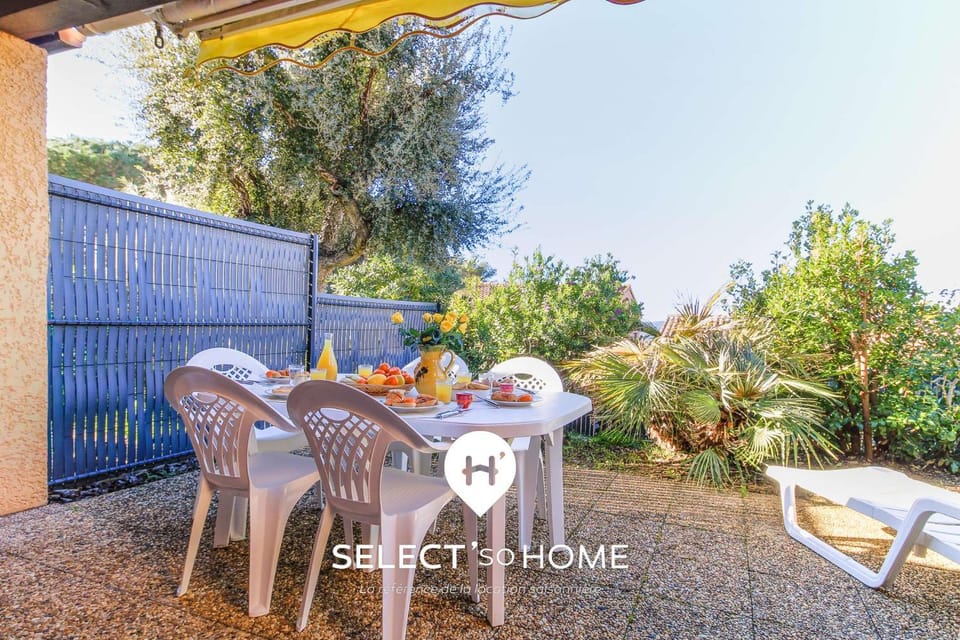 Patio, Spring, Day, Garden, View (from property/room), Balcony/Terrace, Dining area, Garden view