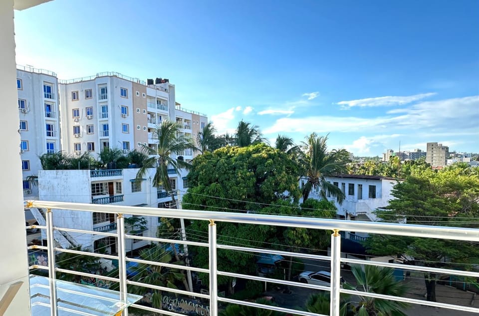 Nyali 2 BR with AC, swimming Pool,Balcony & 3 minutes beach walk Apartment in Mombasa