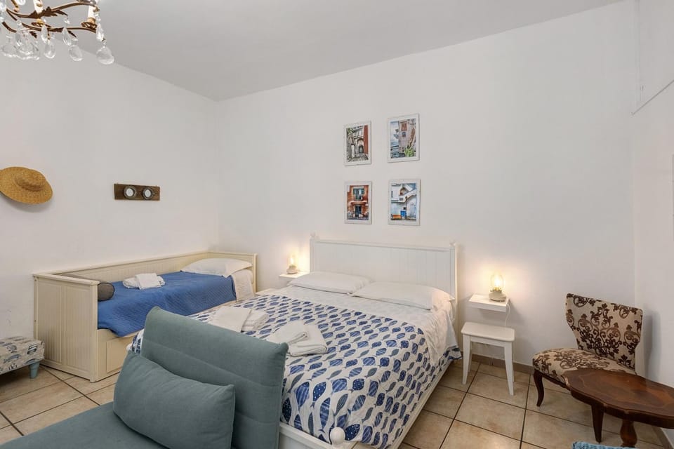 Living room, Bedroom