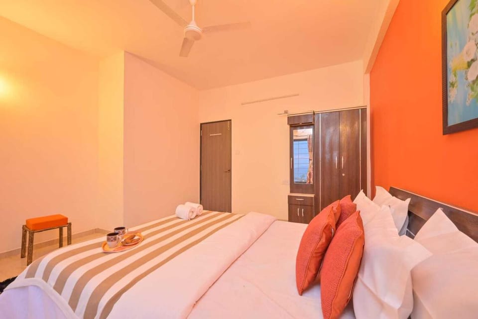 Bed, Photo of the whole room, Bedroom, air conditioner