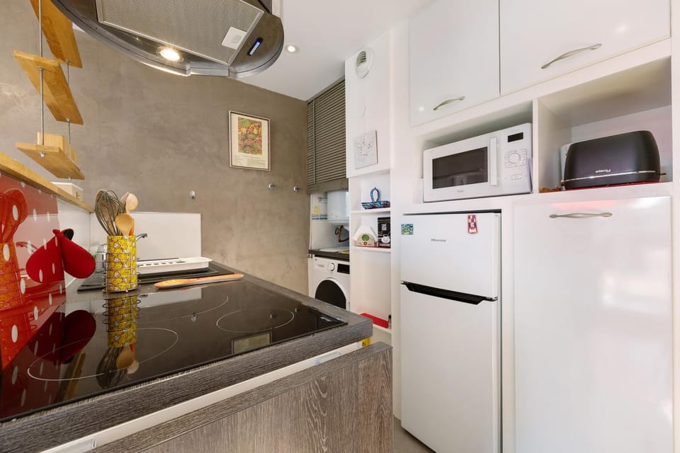Kitchen or kitchenette, Living room