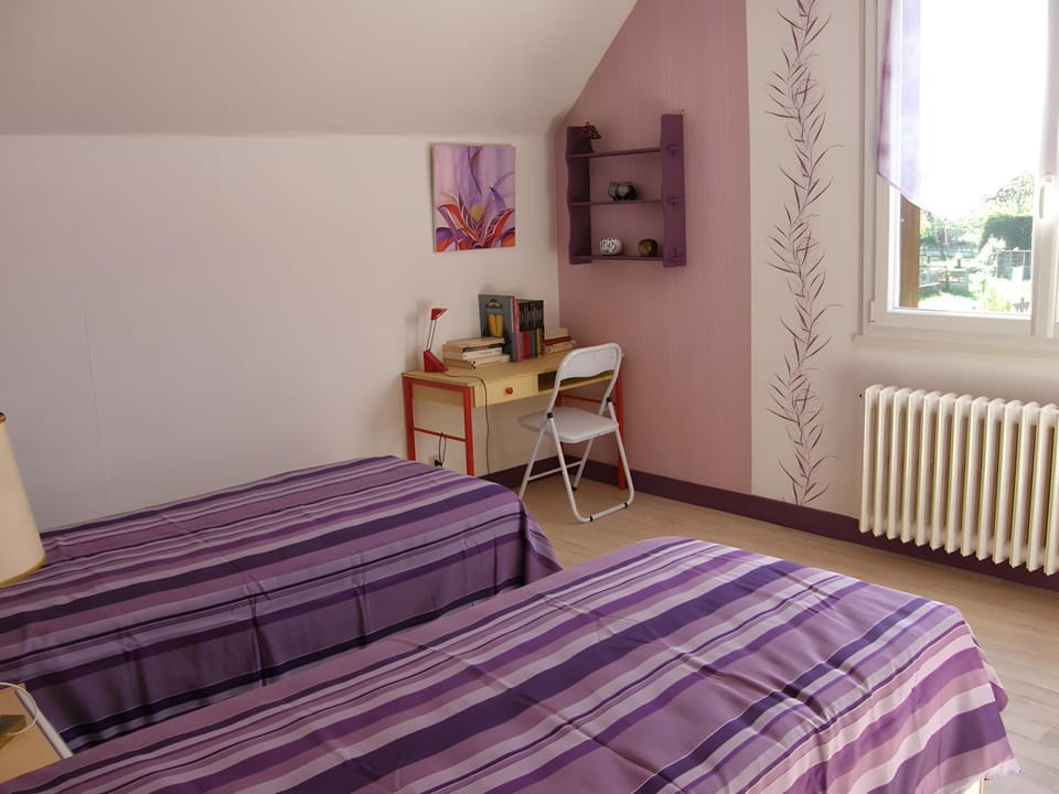 Property building, Living room, Bedroom