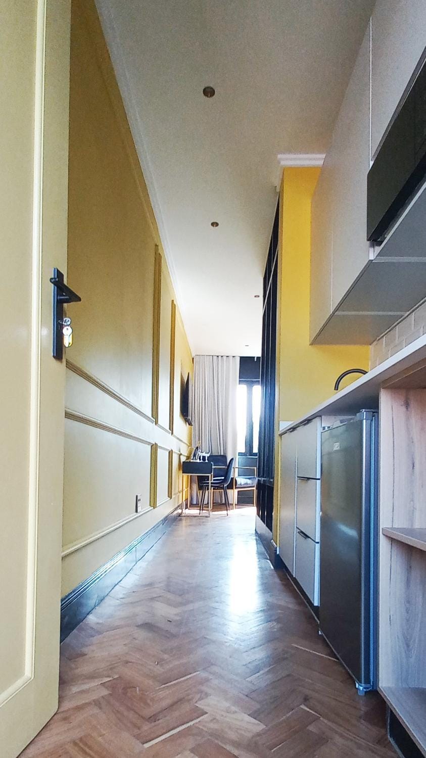 Yellow - Melville Mansions Apartment in Johannesburg