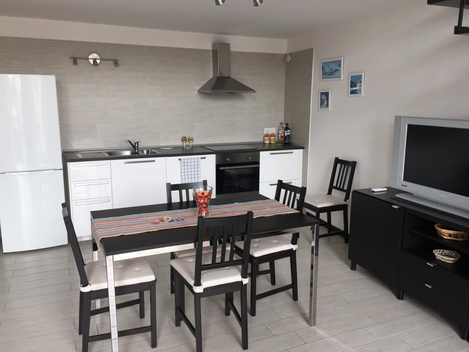 TV and multimedia, Living room, Dining area