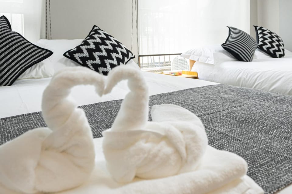 Bed, Photo of the whole room, Decorative detail, Bedroom