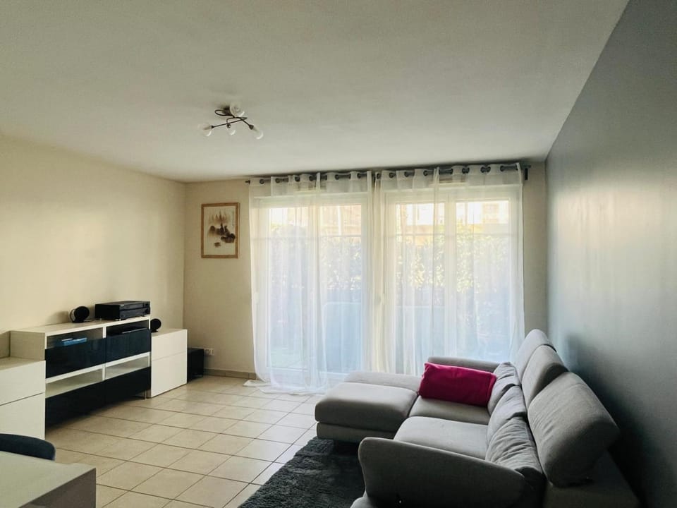 Jardin Lyon PartDieu 50m2 parking Gratuit possible Apartment in Villeurbanne